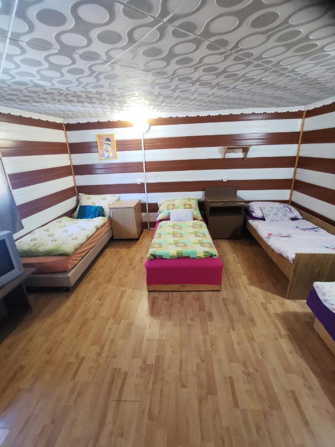 Edit Vendeghaz Tiszaújváros Dış mekan fotoğraf