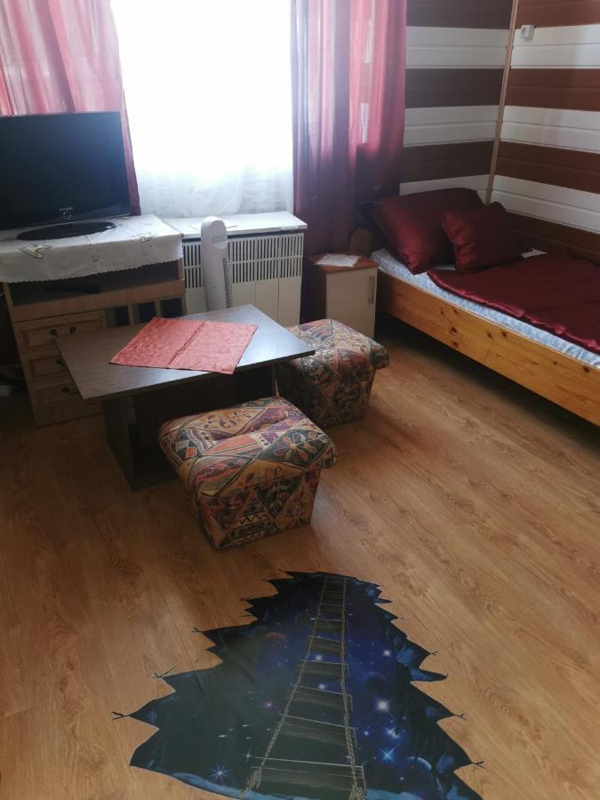 Edit Vendeghaz Tiszaújváros Dış mekan fotoğraf
