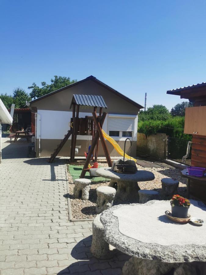 Edit Vendeghaz Tiszaújváros Dış mekan fotoğraf