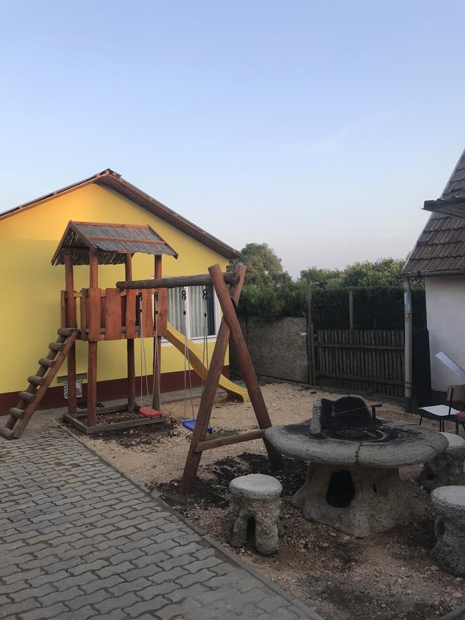 Edit Vendeghaz Tiszaújváros Dış mekan fotoğraf